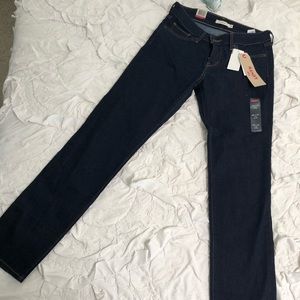 NWT Levi’s dark wash slim fit blue jeans